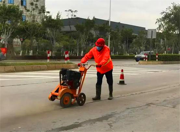 選對(duì)道路灌縫膠，用對(duì)灌縫工藝，讓道路裂縫修補(bǔ)不再徒勞