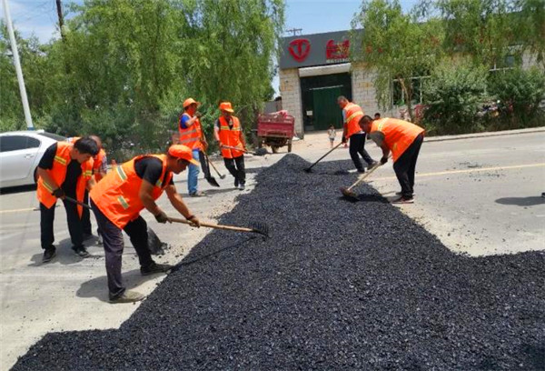 嘉格道路冷補(bǔ)料雨雪寒冬都能用原來(lái)材料和配方是硬傷
